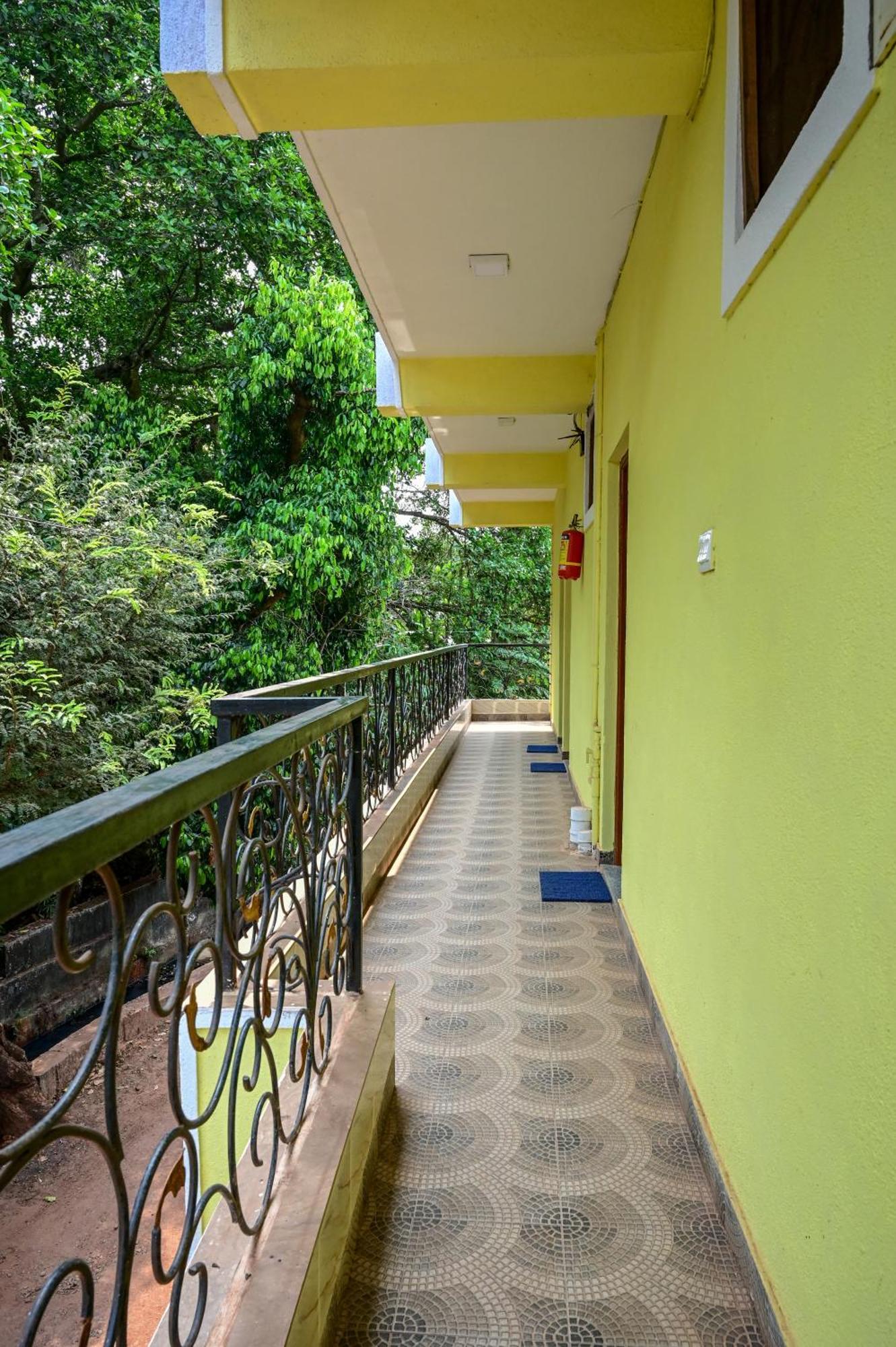 Green Field View Hotel Candolim Exterior photo